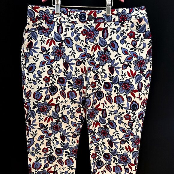 GAP Floral Khaki Capris Pants: Size 8 - Picture 1 of 14